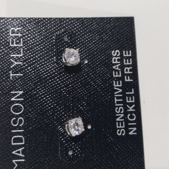 Elegant Silver tone Sparkling Crystal Stud Earrings - Women's Fashion Jewelry - Picture 5 of 7